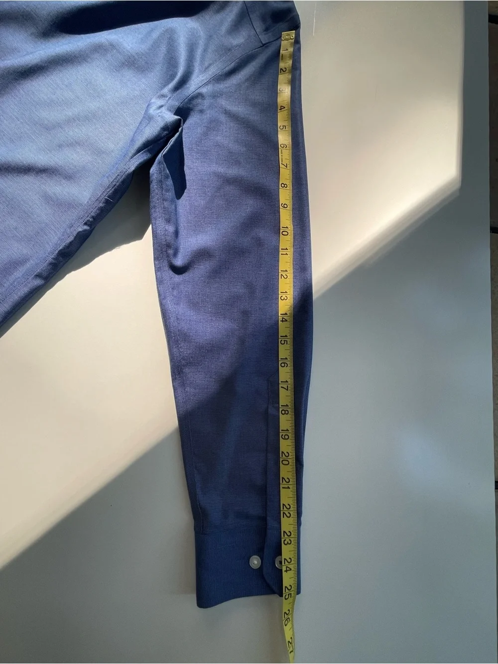 Banana Republic Men's Blue Shirt size M